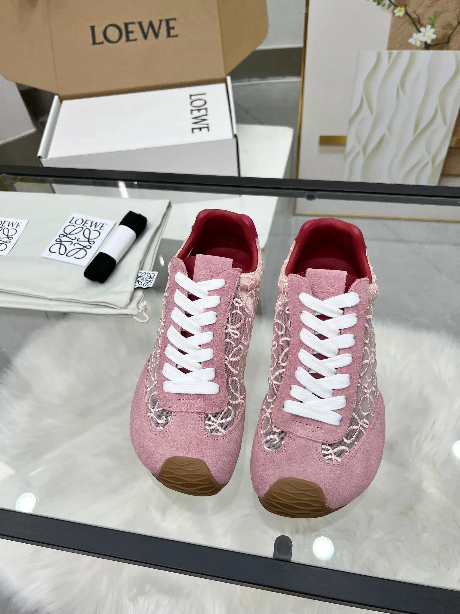 👟👟Ex-factory price 460👟👟 Men's size +10 2025 early spring new style, same style as Wang Yibo! Loewe Ballet Runner 2.0 sneakers for couples. New color matching retro series running shoes. Standard size: women's size 35-40, button +10. Men's size. 39-45, button ➕10.